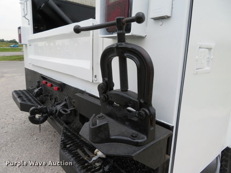 image for item DH1085 2002 Freightliner FL70  utility truck