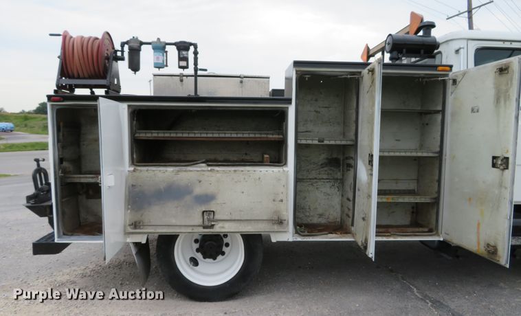 image for item DH1085 2002 Freightliner FL70  utility truck