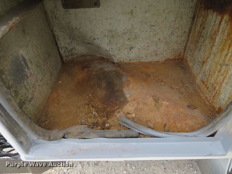 image for item DH1085 2002 Freightliner FL70  utility truck