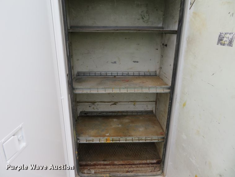 image for item DH1085 2002 Freightliner FL70  utility truck