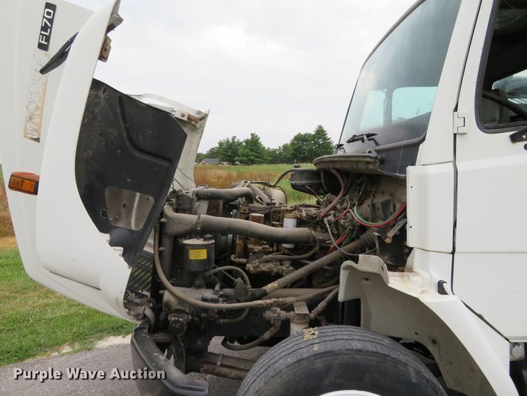 image for item DH1085 2002 Freightliner FL70  utility truck