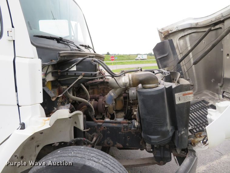 image for item DH1085 2002 Freightliner FL70  utility truck