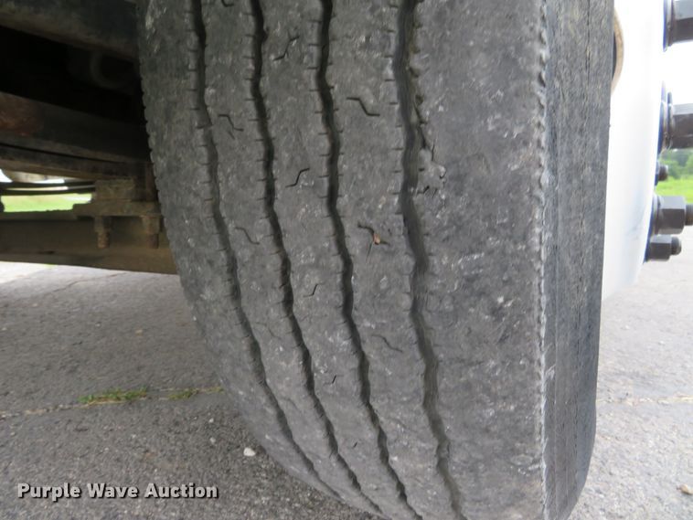 image for item DH1085 2002 Freightliner FL70  utility truck