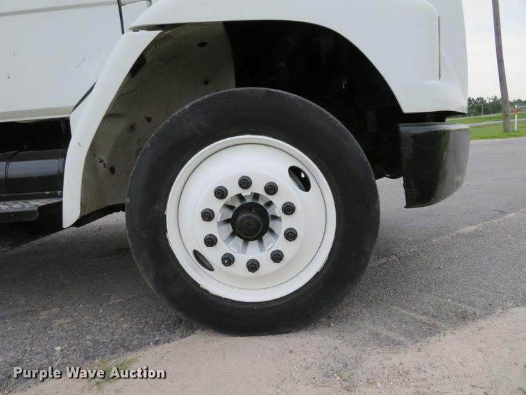 image for item DH1085 2002 Freightliner FL70  utility truck