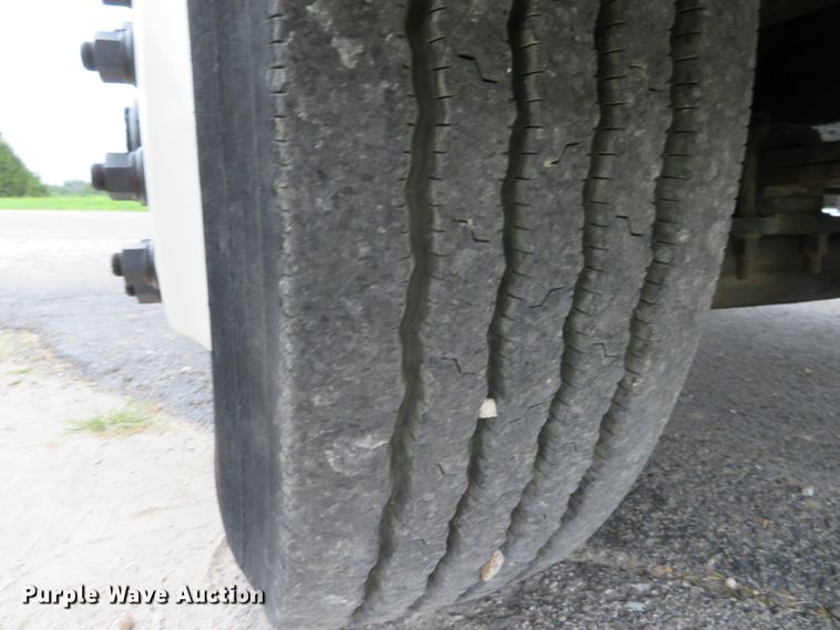 image for item DH1085 2002 Freightliner FL70  utility truck