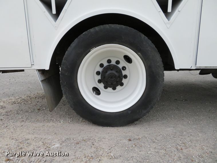 image for item DH1085 2002 Freightliner FL70  utility truck