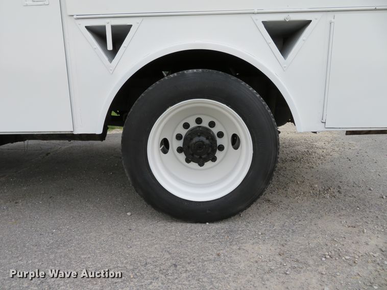 image for item DH1085 2002 Freightliner FL70  utility truck