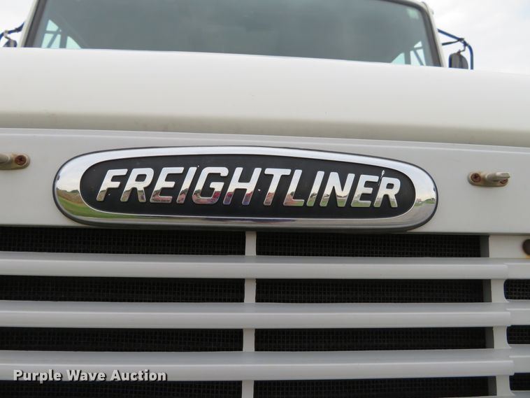 image for item DH1085 2002 Freightliner FL70  utility truck