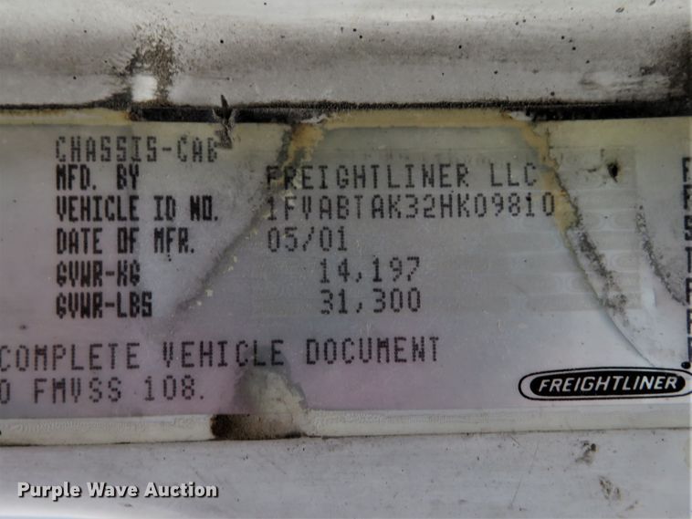 image for item DH1085 2002 Freightliner FL70  utility truck