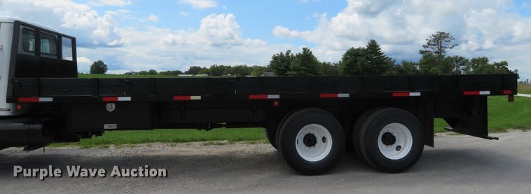 image for item DH1110 2001 International 4900  flatbed truck