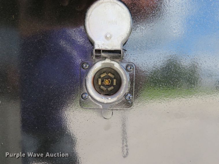 image for item DH1110 2001 International 4900  flatbed truck