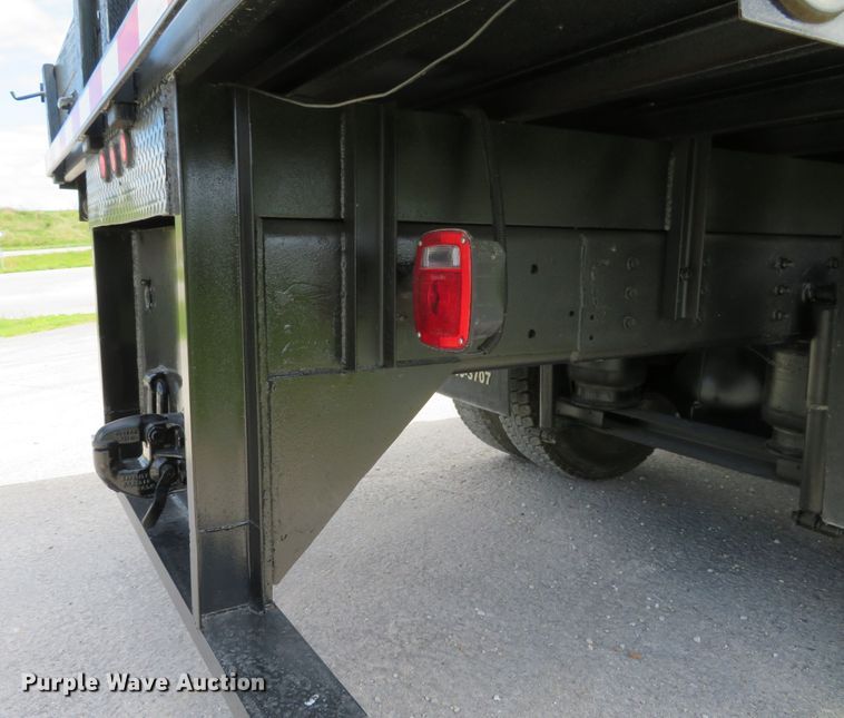 image for item DH1110 2001 International 4900  flatbed truck