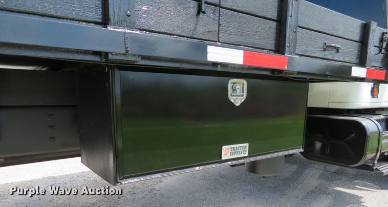 image for item DH1110 2001 International 4900  flatbed truck