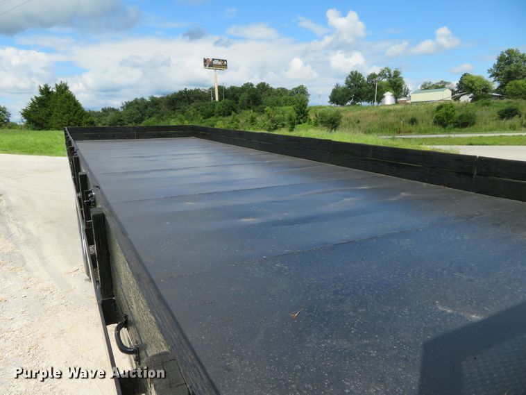 image for item DH1110 2001 International 4900  flatbed truck