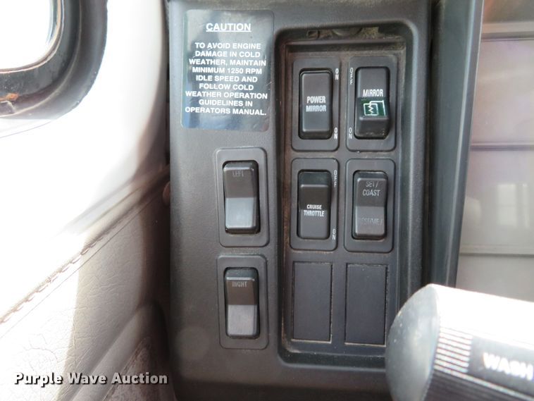 image for item DH1110 2001 International 4900  flatbed truck