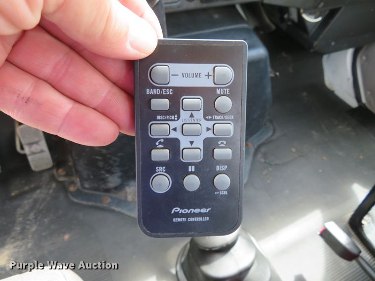 image for item DH1110 2001 International 4900  flatbed truck