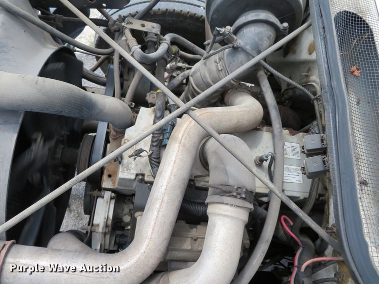 image for item DH1110 2001 International 4900  flatbed truck