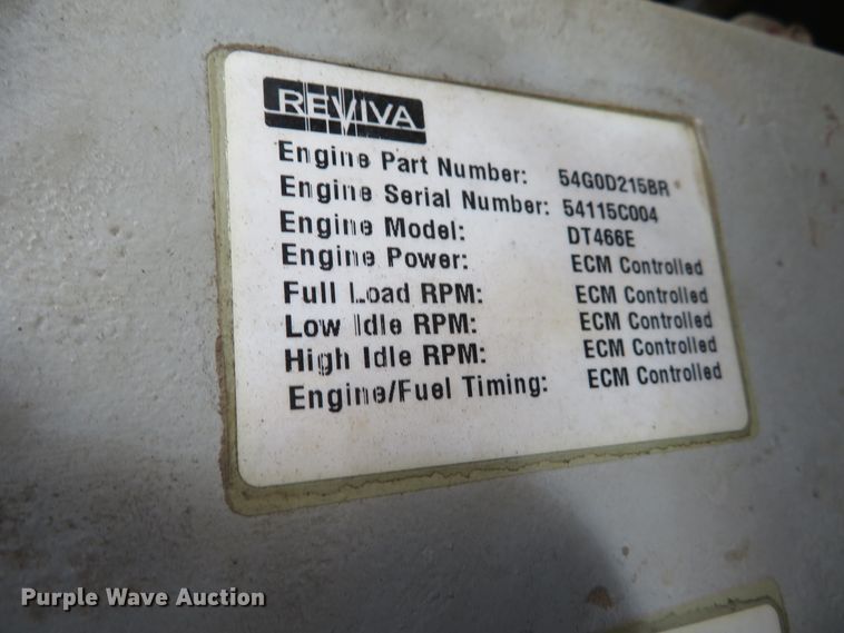 image for item DH1110 2001 International 4900  flatbed truck