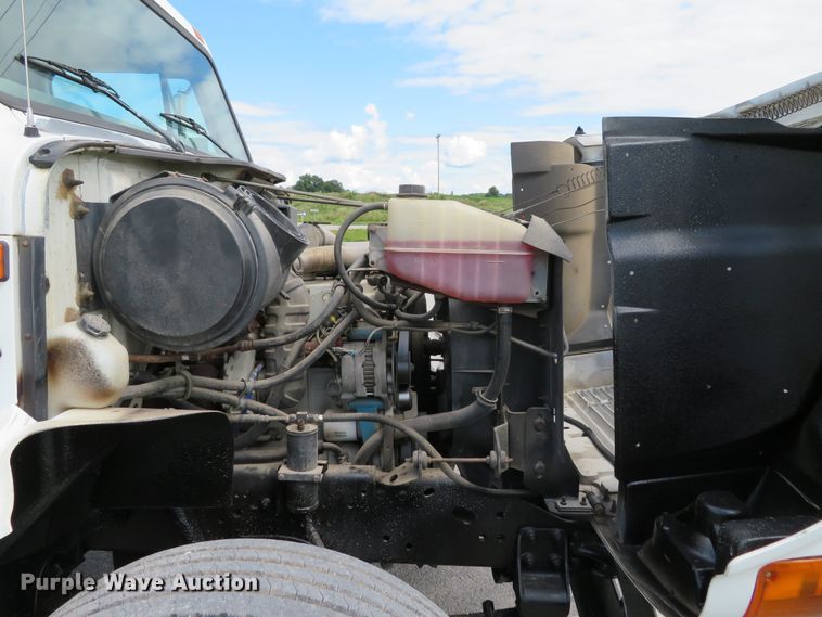 image for item DH1110 2001 International 4900  flatbed truck