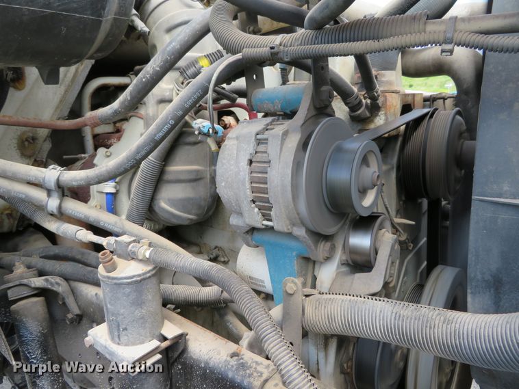 image for item DH1110 2001 International 4900  flatbed truck