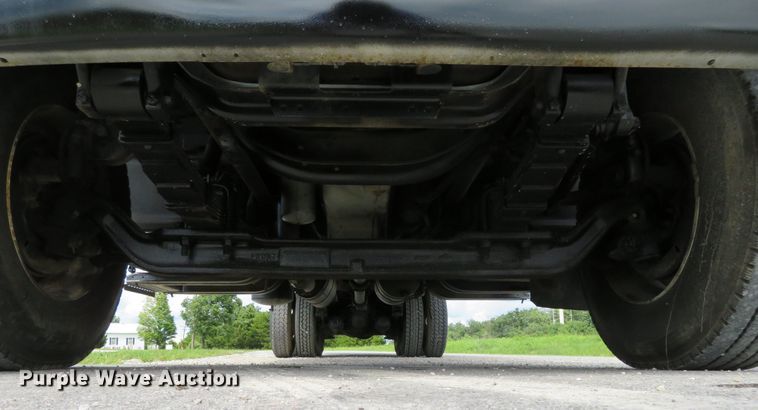 image for item DH1110 2001 International 4900  flatbed truck