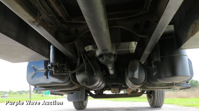 image for item DH1110 2001 International 4900  flatbed truck