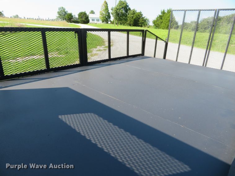 image for item DH1124 2003 Isuzu NPC7SC  flatbed truck