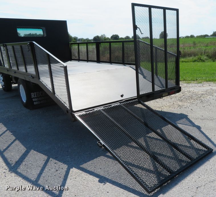 image for item DH1124 2003 Isuzu NPC7SC  flatbed truck