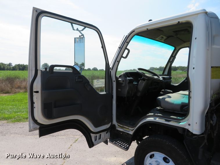 image for item DH1124 2003 Isuzu NPC7SC  flatbed truck