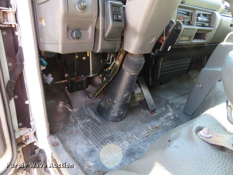 image for item DH1124 2003 Isuzu NPC7SC  flatbed truck