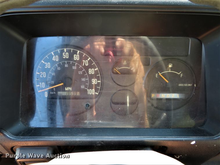 image for item DH1124 2003 Isuzu NPC7SC  flatbed truck