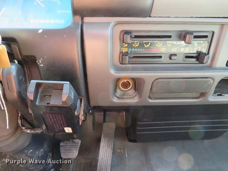 image for item DH1124 2003 Isuzu NPC7SC  flatbed truck