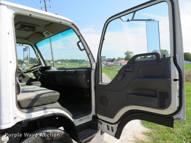 image for item DH1124 2003 Isuzu NPC7SC  flatbed truck