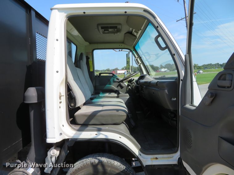 image for item DH1124 2003 Isuzu NPC7SC  flatbed truck