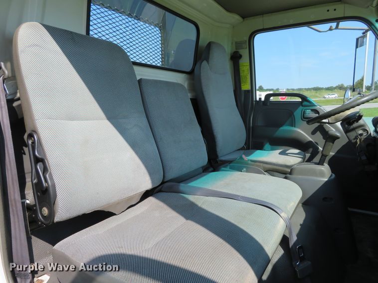 image for item DH1124 2003 Isuzu NPC7SC  flatbed truck