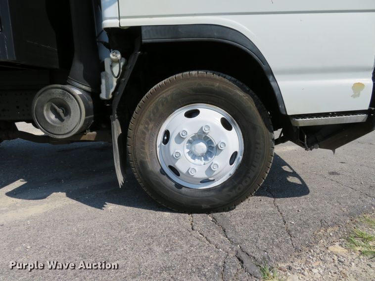 image for item DH1124 2003 Isuzu NPC7SC  flatbed truck