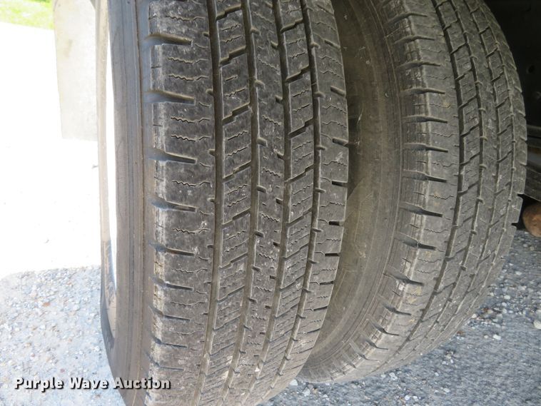 image for item DH1124 2003 Isuzu NPC7SC  flatbed truck