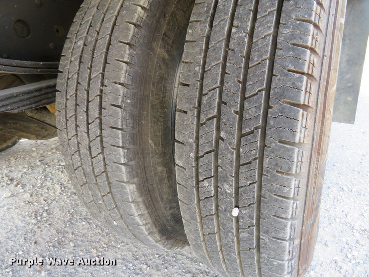 image for item DH1124 2003 Isuzu NPC7SC  flatbed truck