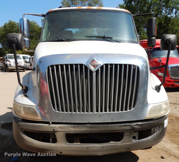image for item DH6606 2011 International TranStar 8600  semi truck