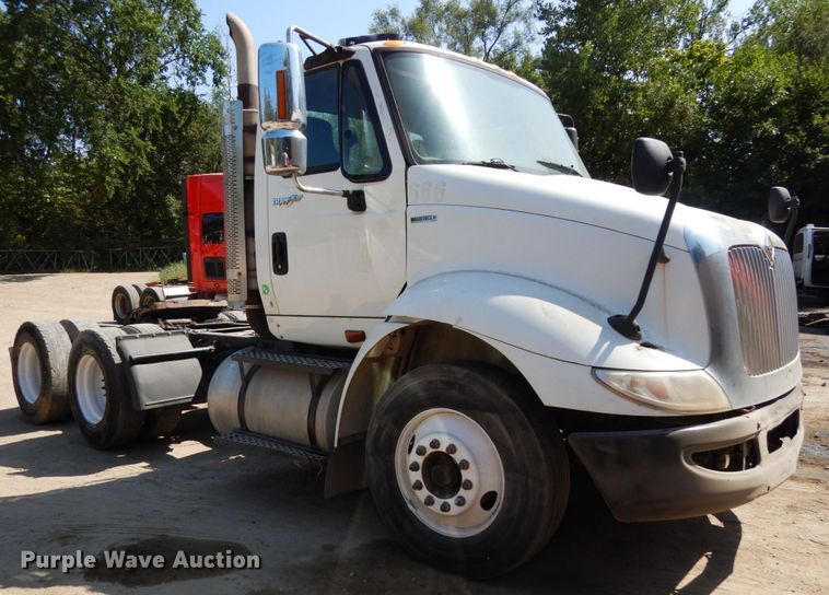 image for item DH6606 2011 International TranStar 8600  semi truck