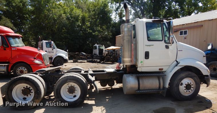 image for item DH6606 2011 International TranStar 8600  semi truck