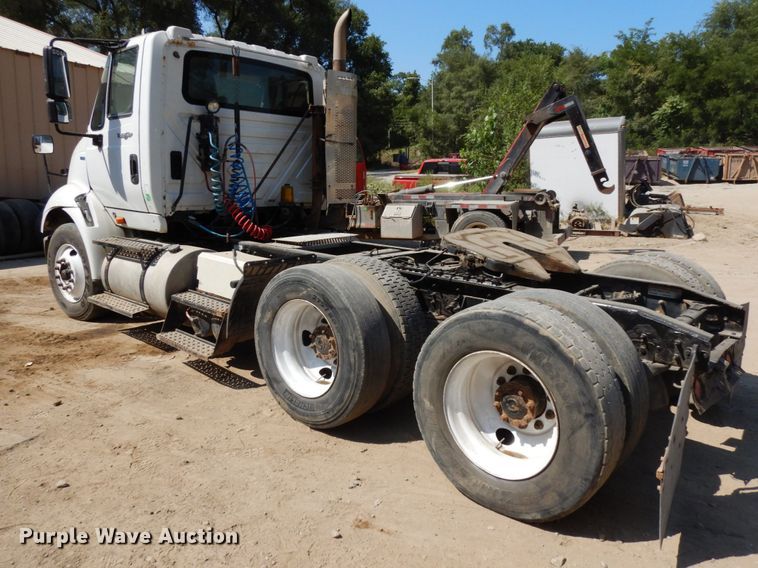 image for item DH6606 2011 International TranStar 8600  semi truck