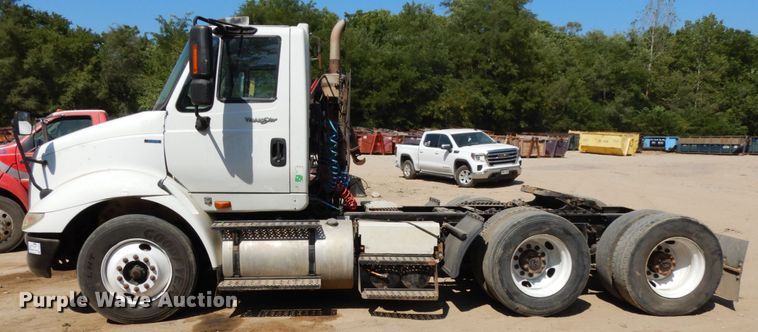 image for item DH6606 2011 International TranStar 8600  semi truck