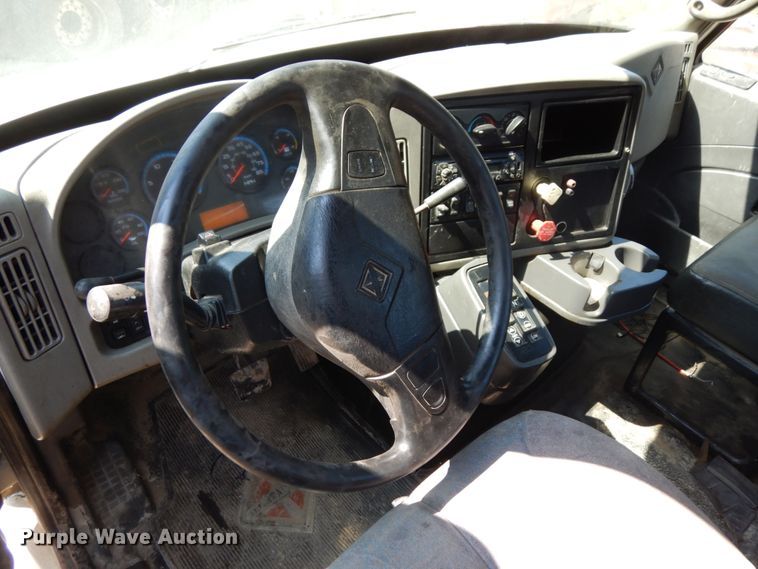 image for item DH6606 2011 International TranStar 8600  semi truck