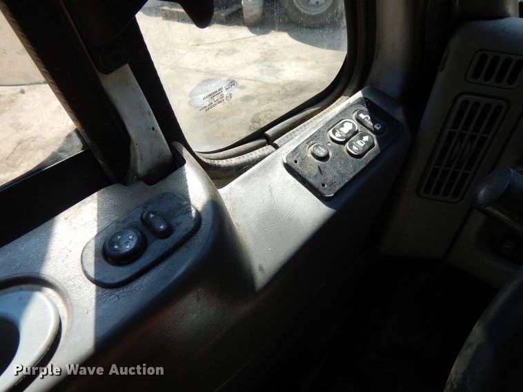 image for item DH6606 2011 International TranStar 8600  semi truck