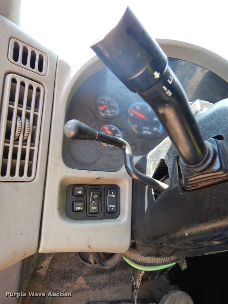 image for item DH6606 2011 International TranStar 8600  semi truck