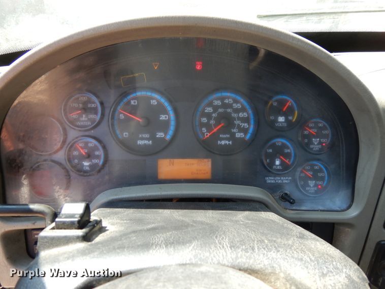 image for item DH6606 2011 International TranStar 8600  semi truck