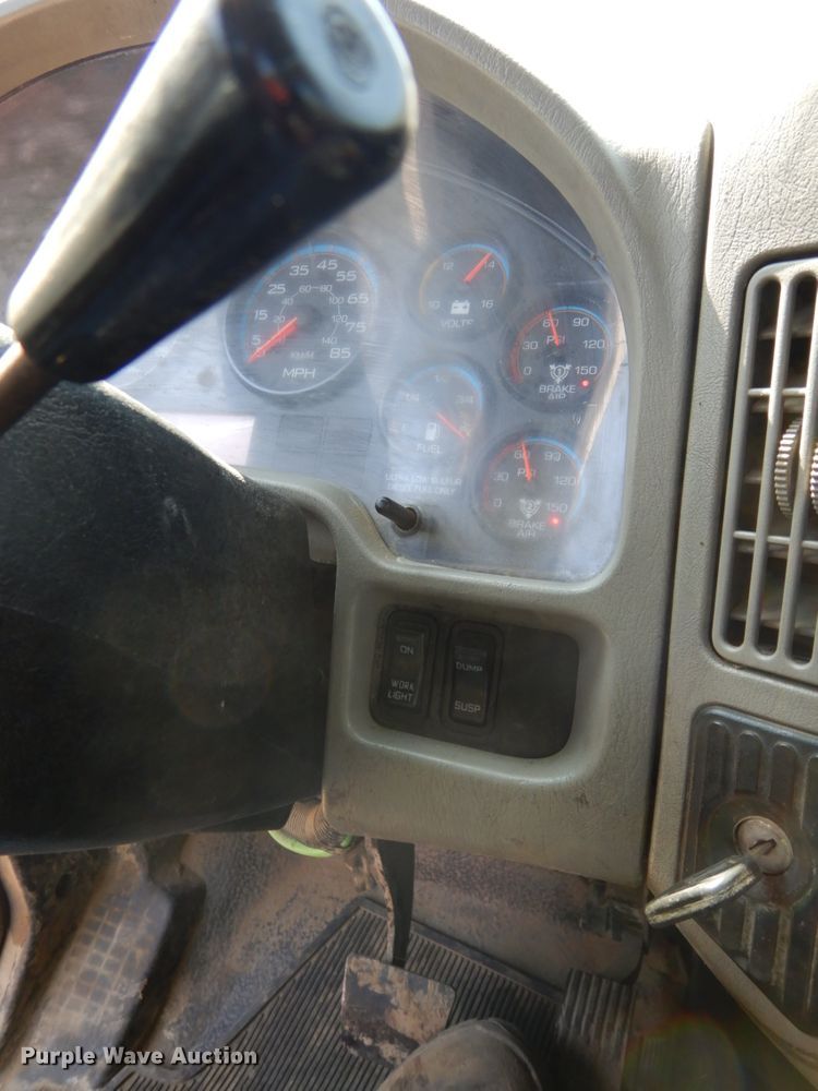 image for item DH6606 2011 International TranStar 8600  semi truck