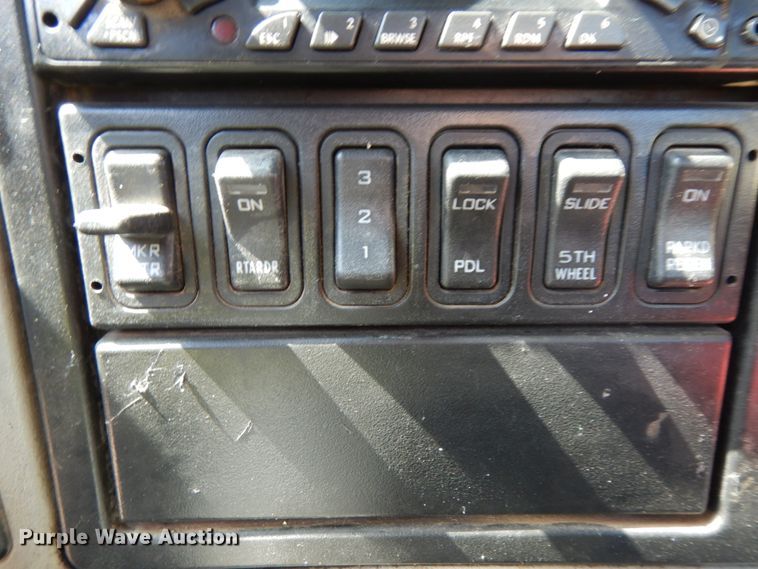 image for item DH6606 2011 International TranStar 8600  semi truck