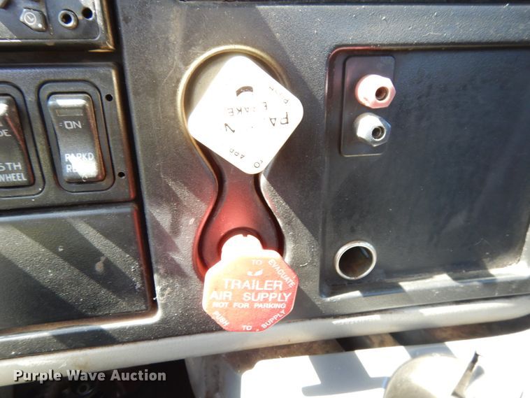 image for item DH6606 2011 International TranStar 8600  semi truck